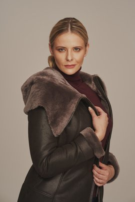 Women's sheepskin coat with hood