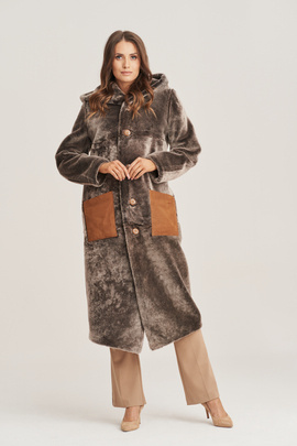 Reversible women's shearling coat