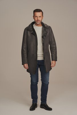 Men's traditional sheepskin coat